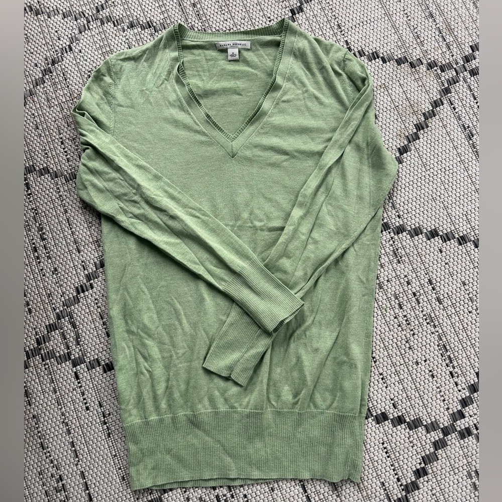 Banana Republic Women’s Sweater Size M. EUC
